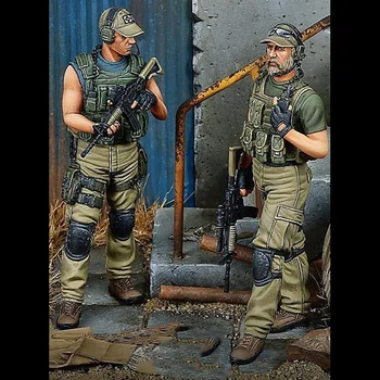 Разобранный 1/35 современный экипаж солдата включает в себя 2 комплекта миниатюрных моделей из смолы, неокрашенных